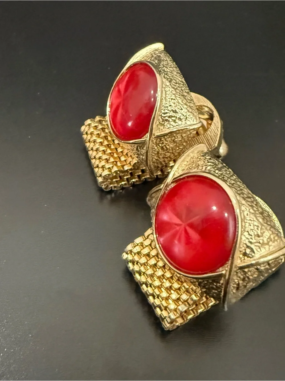 Vintage Unsigned Swank Red Thermoset Lucite Gold-tone Mesh Cufflinks